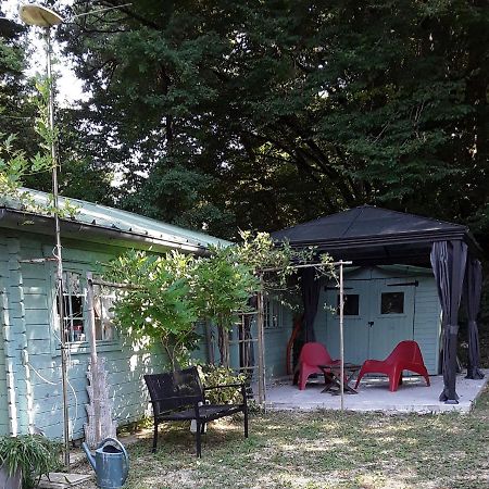 Le Chalet De La Grenouille Verte Tursac Luaran gambar